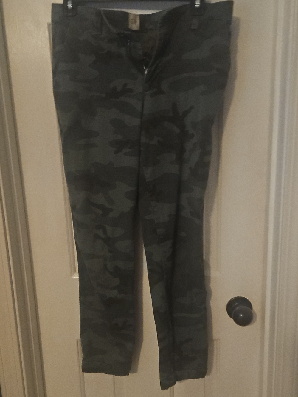 GAP Camouflage Trousers in Olive & Black